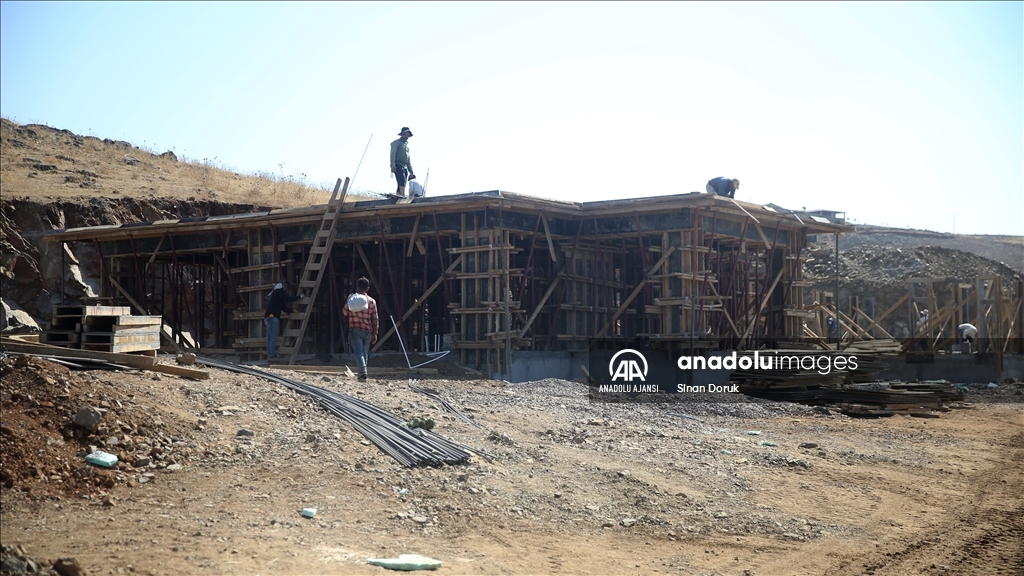 Türkoğlu'nda afetzedeler için inşa edilen 1150 daire ekimde teslim edilecek