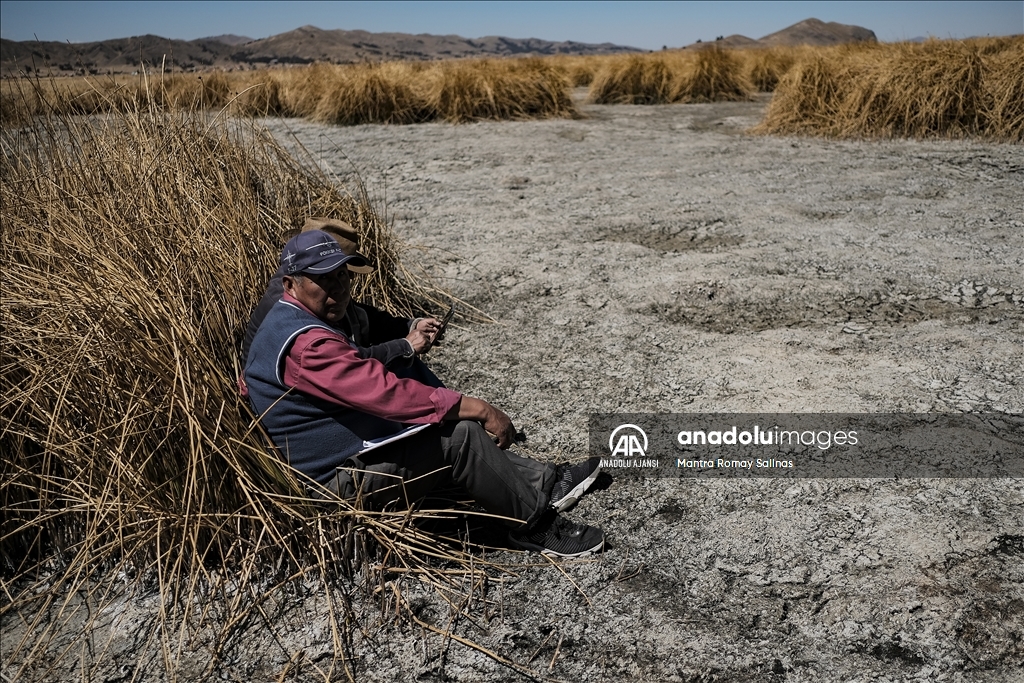Peru ve Bolivya arasında kalan Titicaca Gölü’ndeki kuraklık endişe uyandırıyor
