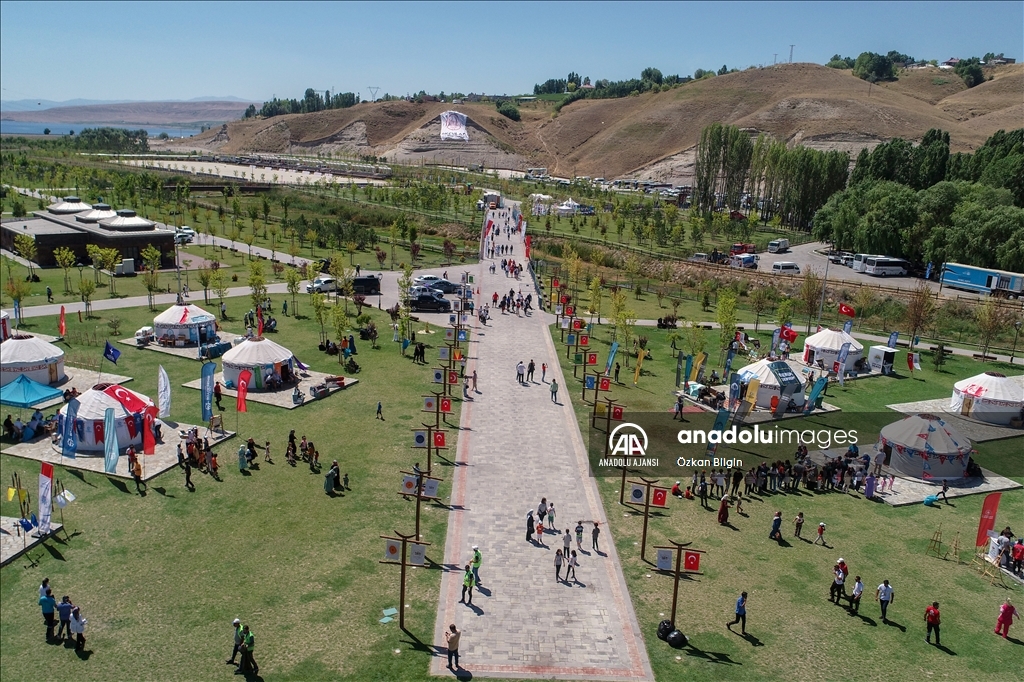 Ahlat'ta Malazgirt Zaferi'nin 952. yıl dönümü etkinlikleri başladı