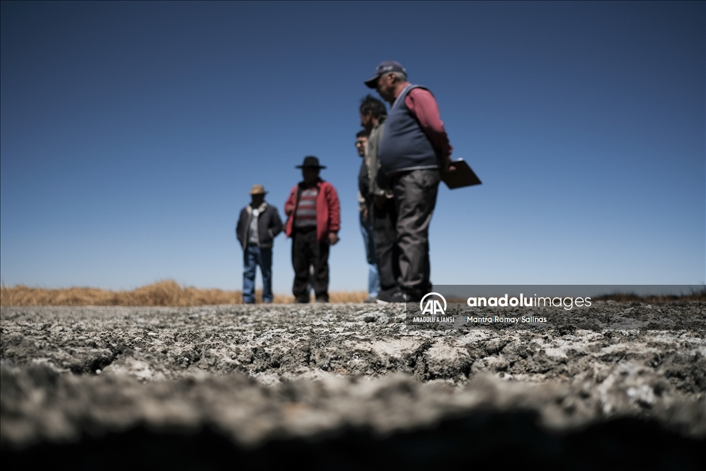 Peru ve Bolivya arasında kalan Titicaca Gölü’ndeki kuraklık endişe uyandırıyor