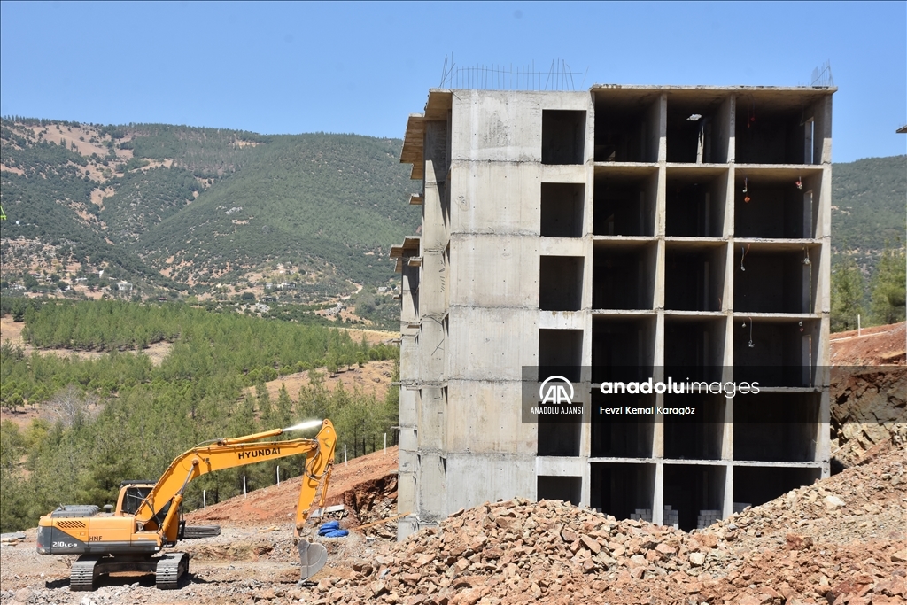 Nurdağı'nda 26 bloktan oluşan kalıcı konut projesinde kaba inşaatın yüzde 70'i tamamlandı