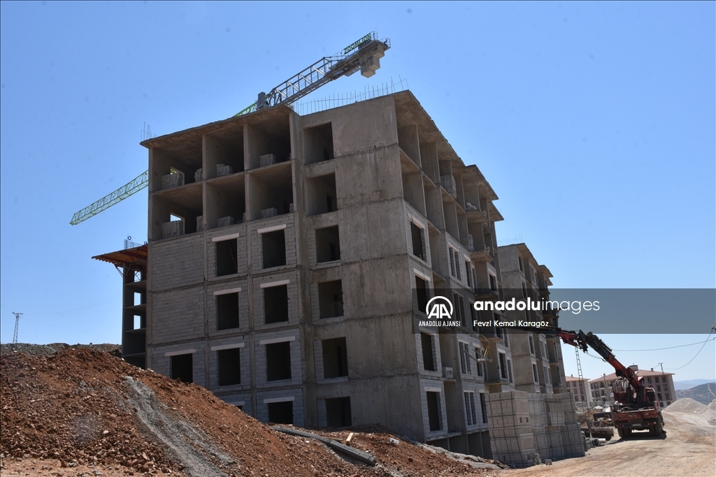 Nurdağı'nda 26 bloktan oluşan kalıcı konut projesinde kaba inşaatın yüzde 70'i tamamlandı