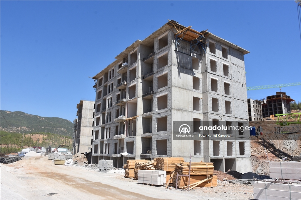 Nurdağı'nda 26 bloktan oluşan kalıcı konut projesinde kaba inşaatın yüzde 70'i tamamlandı