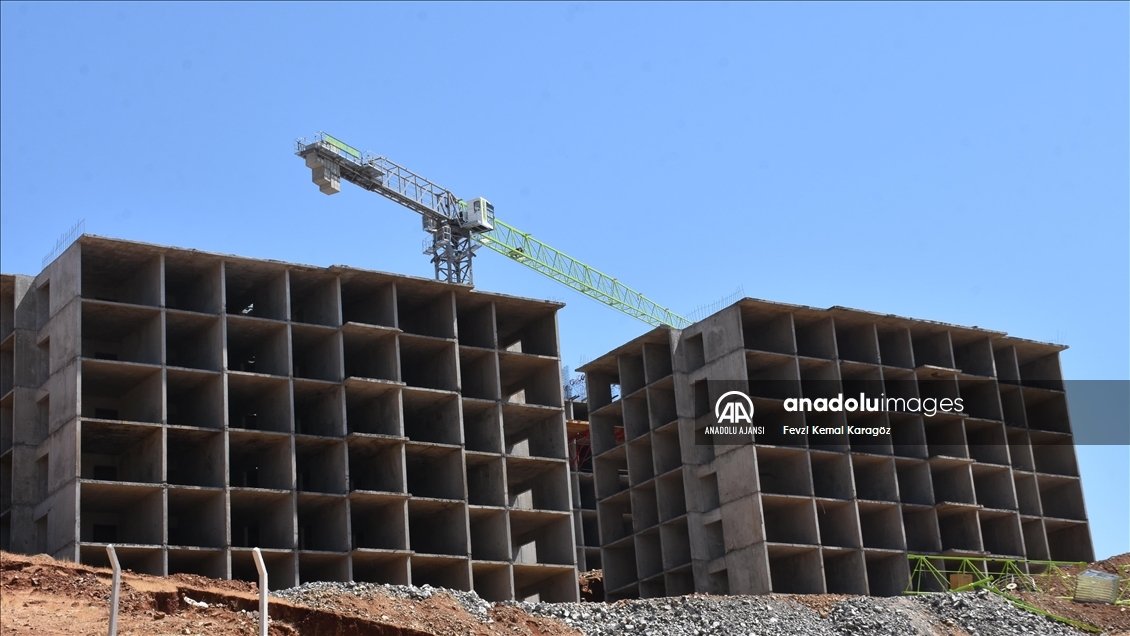 Nurdağı'nda 26 bloktan oluşan kalıcı konut projesinde kaba inşaatın yüzde 70'i tamamlandı