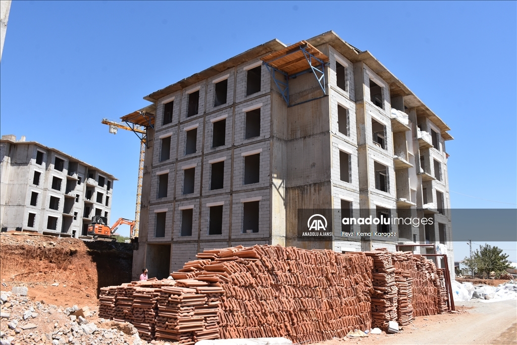 Nurdağı'nda 26 bloktan oluşan kalıcı konut projesinde kaba inşaatın yüzde 70'i tamamlandı