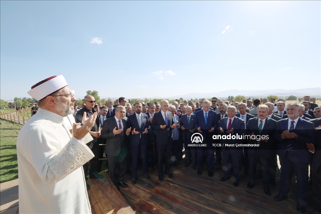 Cumhurbaşkanı Erdoğan, Ahlat'ta Selçuklu mezarlığını ziyaret etti