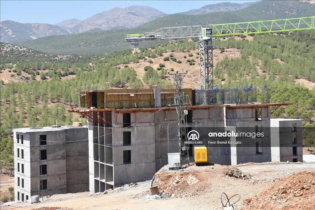 Nurdağı'nda 26 bloktan oluşan kalıcı konut projesinde kaba inşaatın yüzde 70'i tamamlandı