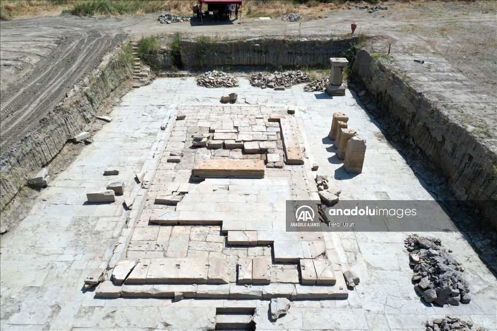 Aydın'daki Zeus Tapınağı'nda "sunak" keşfedildi
