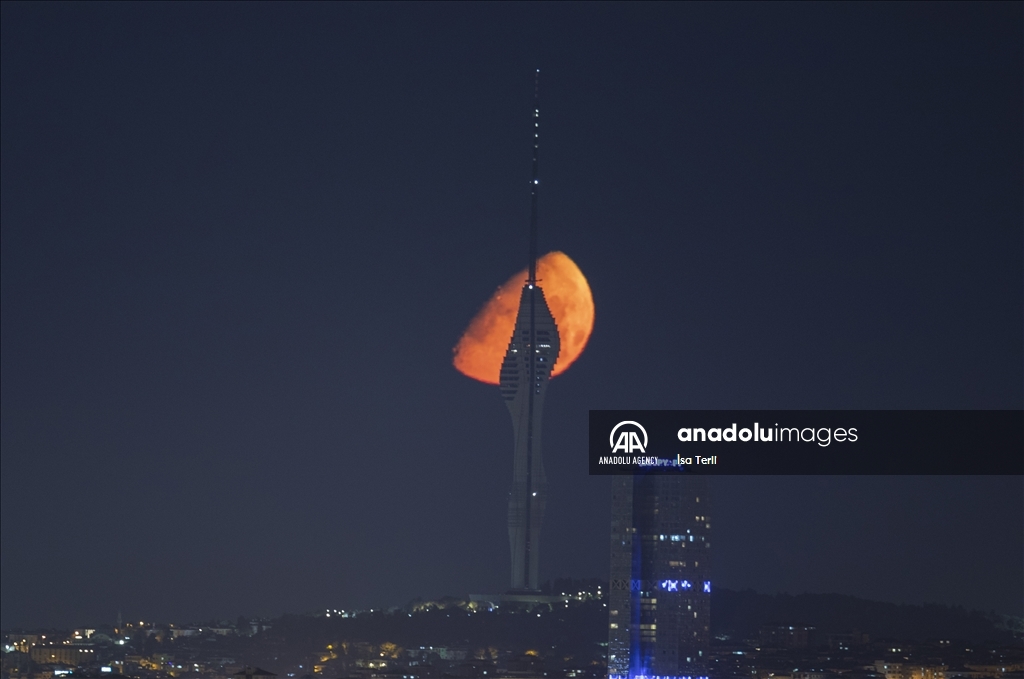 Half-moon in Istanbul