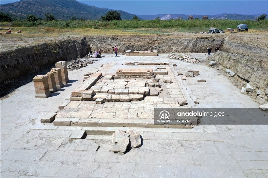 Aydın'daki Zeus Tapınağı'nda "sunak" keşfedildi