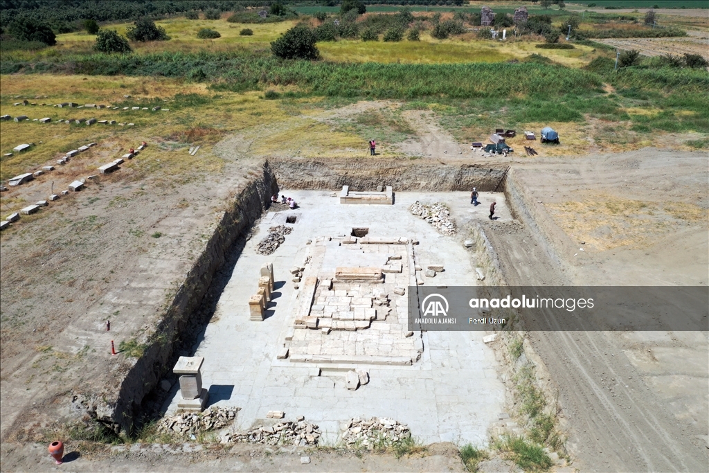 Aydın'daki Zeus Tapınağı'nda "sunak" keşfedildi