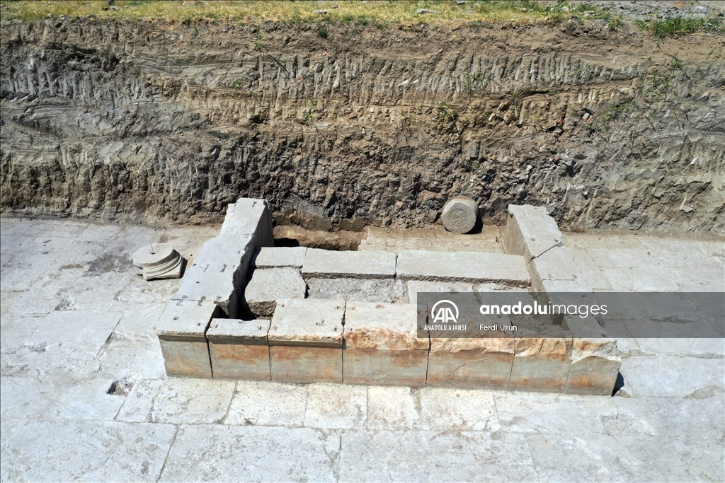 Aydın'daki Zeus Tapınağı'nda "sunak" keşfedildi