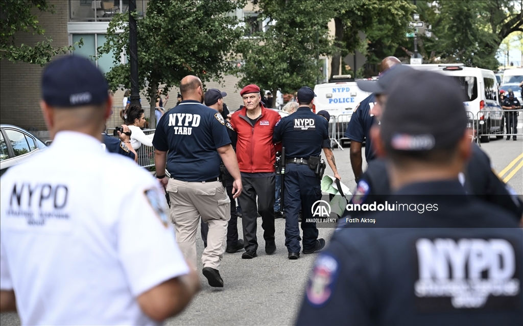 Former mayoral candidate Curtis Sliwa arrested at anti-immigration protest in New York