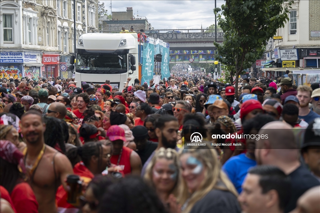 İngiltere'de "Notting Hill Karnavalı" düzenlendi