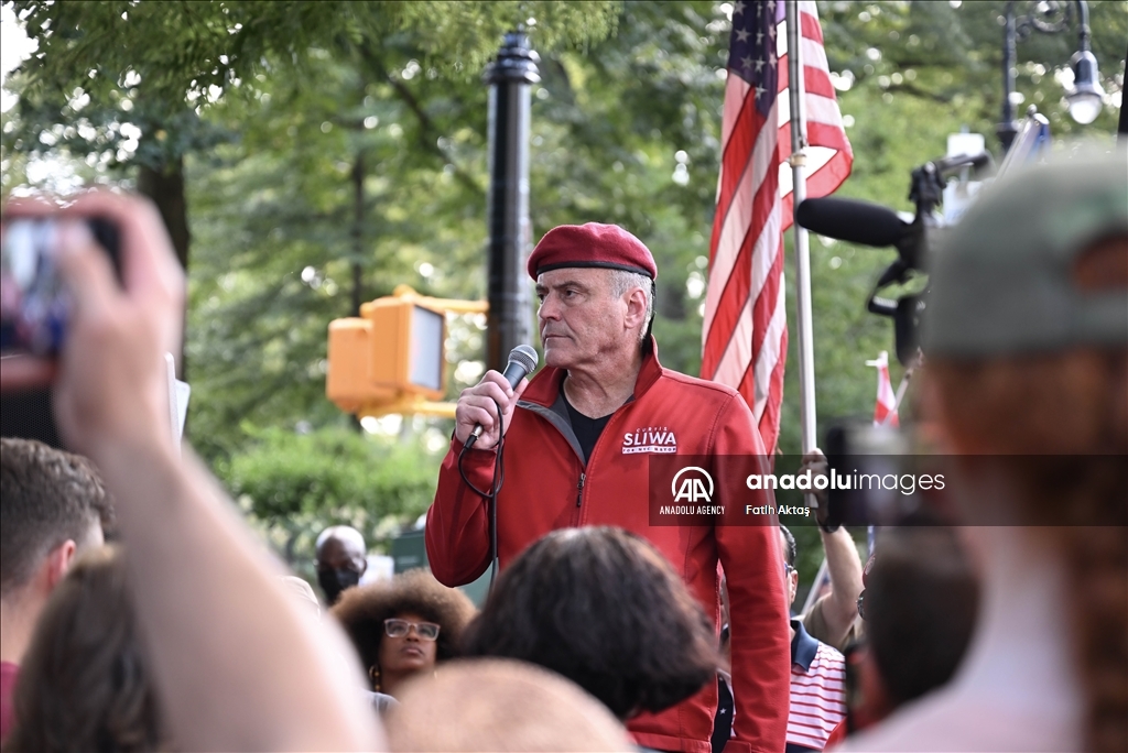 Former mayoral candidate Curtis Sliwa arrested at anti-immigration protest in New York