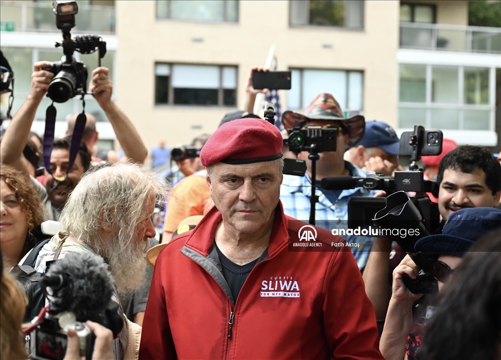 Former mayoral candidate Curtis Sliwa arrested at anti-immigration protest in New York