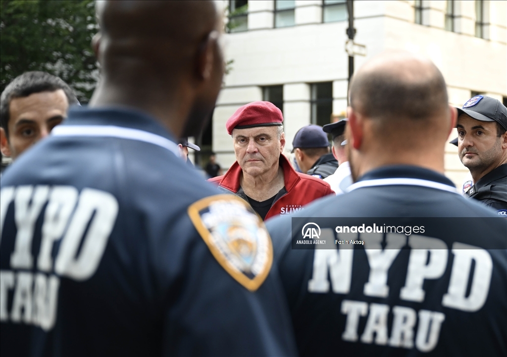 Former mayoral candidate Curtis Sliwa arrested at anti-immigration protest in New York