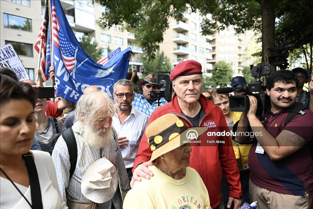 Former mayoral candidate Curtis Sliwa arrested at anti-immigration protest in New York