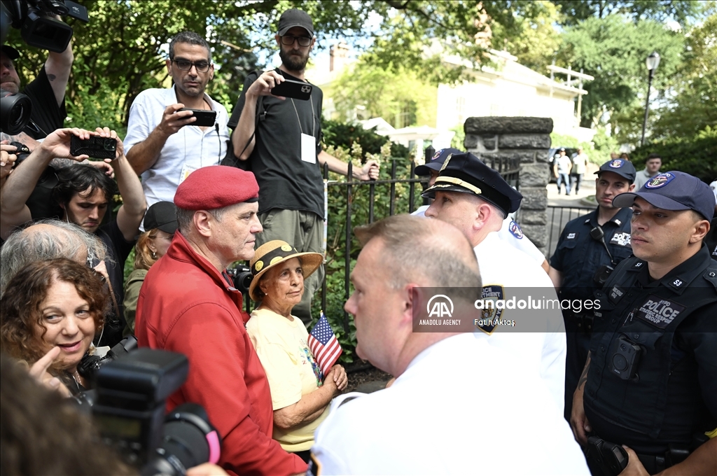 Former mayoral candidate Curtis Sliwa arrested at anti-immigration protest in New York