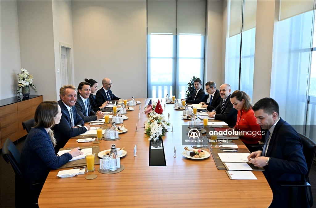 مستشار أردوغان يبحث مع وفد أمريكي العلاقات وقضايا إقليمية
