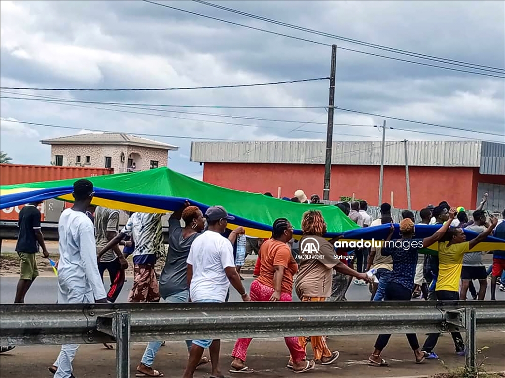 Gabon’da askerler, yönetimi ele geçirdiklerini duyurdu