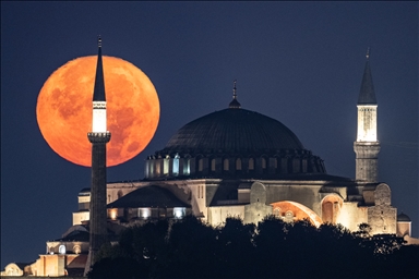 Istanbul: Magični prizori Supermjeseca u gradu na dva kontinenta