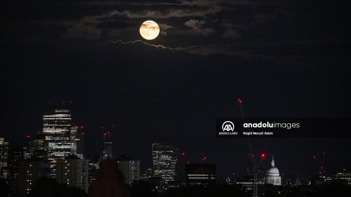 Dünyadan "Süper ay" manzaraları