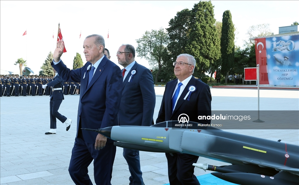 Cumhurbaşkanı Erdoğan, Hava Harp Okulu Komutanlığı diploma ve sancak devir teslim törenine katıldı