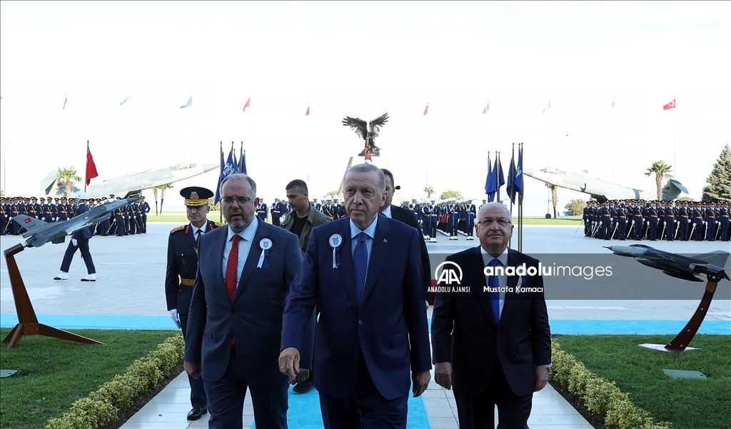 Cumhurbaşkanı Erdoğan, Hava Harp Okulu Komutanlığı diploma ve sancak devir teslim törenine katıldı