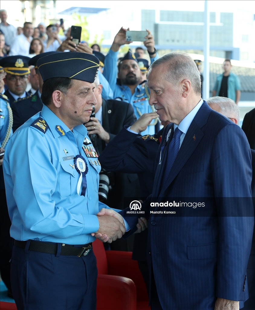 Cumhurbaşkanı Erdoğan, Hava Harp Okulu Komutanlığı diploma ve sancak devir teslim törenine katıldı