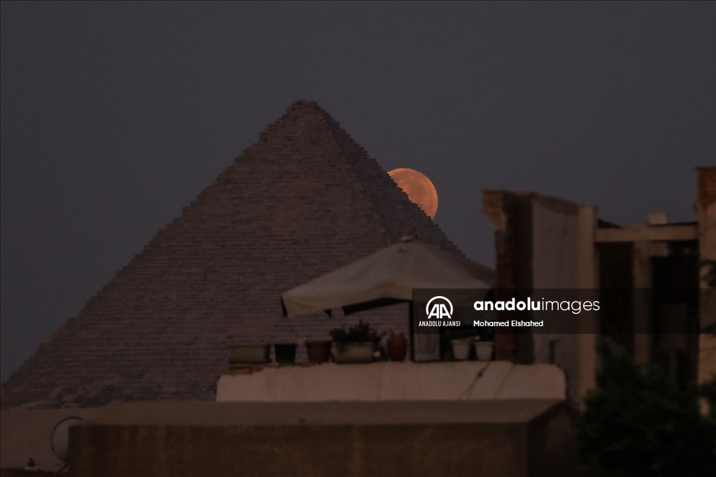 Mısır'da Süper Ay