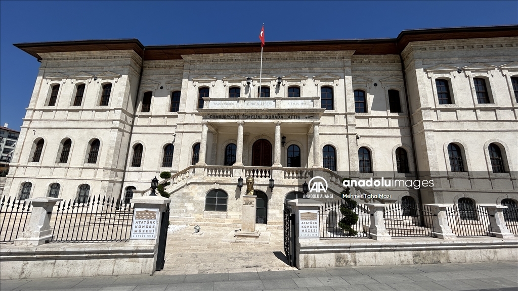 Türkiye Cumhuriyeti'nin temellerinin atıldığı Sivas Kongresi'nin üzerinden 104 yıl geçti 