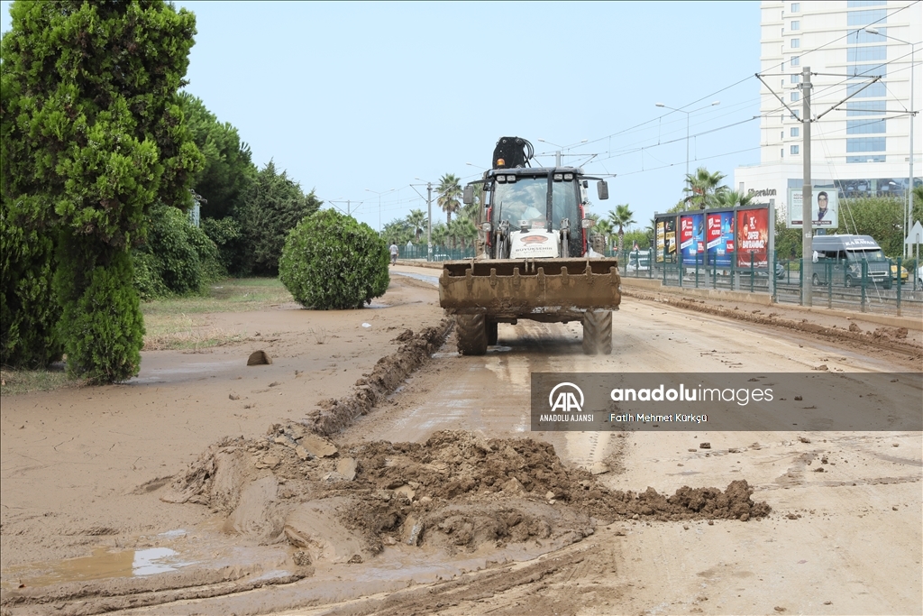 Samsun'daki selin ardından ekipler yaraları sarıyor