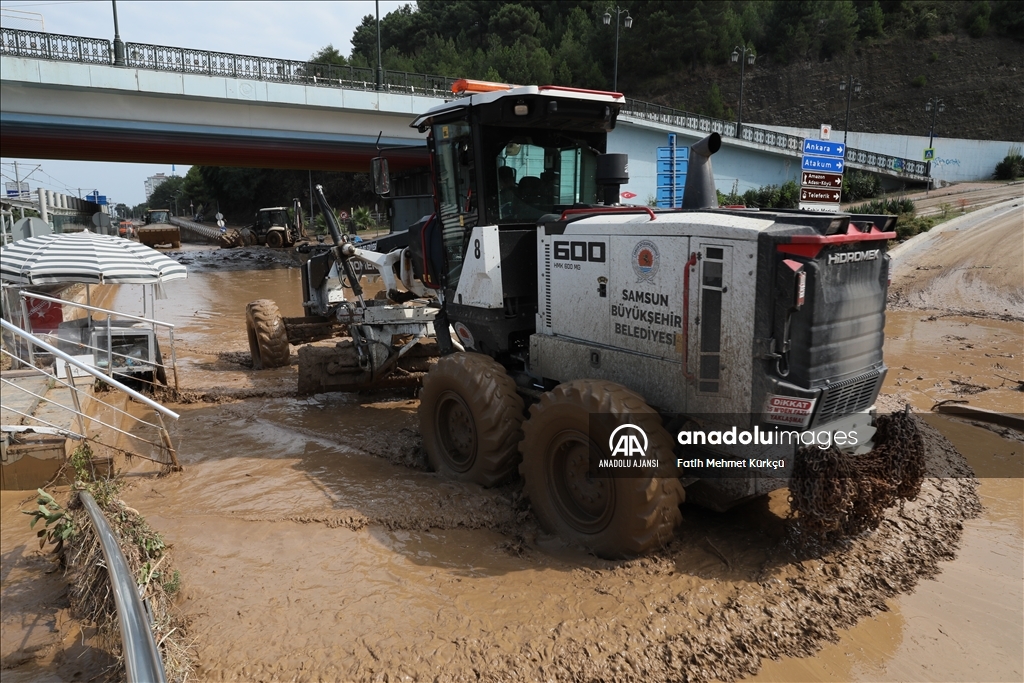 Samsun'daki selin ardından ekipler yaraları sarıyor