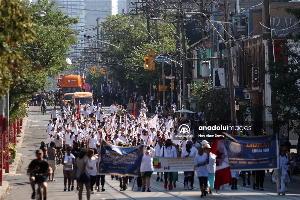 Toronto'da İşçi Bayramı Geçit Töreni düzenlendi