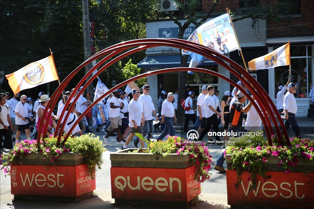 Toronto'da İşçi Bayramı Geçit Töreni düzenlendi