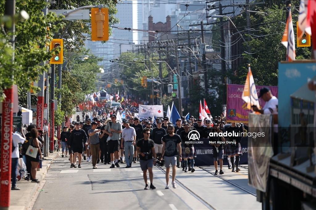 Toronto'da İşçi Bayramı Geçit Töreni düzenlendi