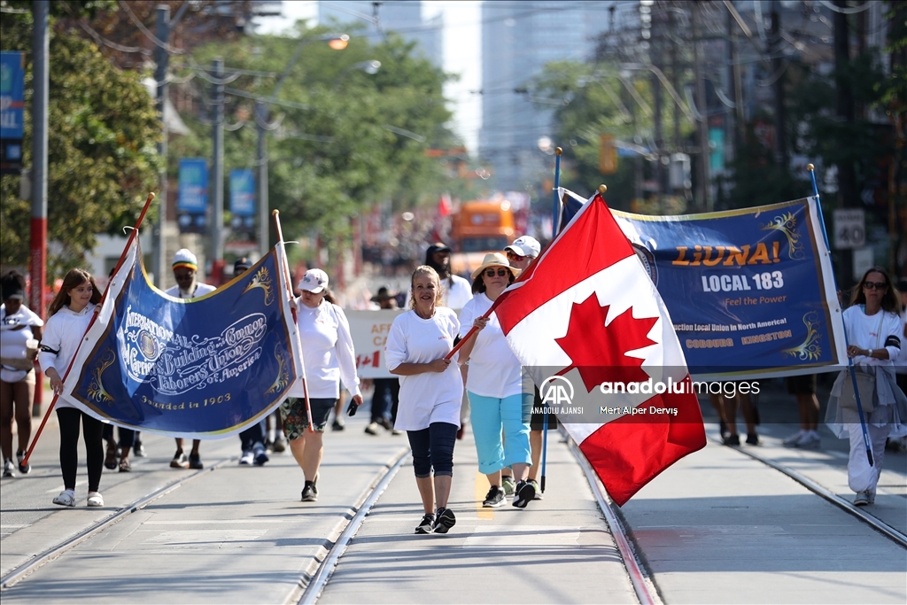 Toronto'da İşçi Bayramı Geçit Töreni düzenlendi