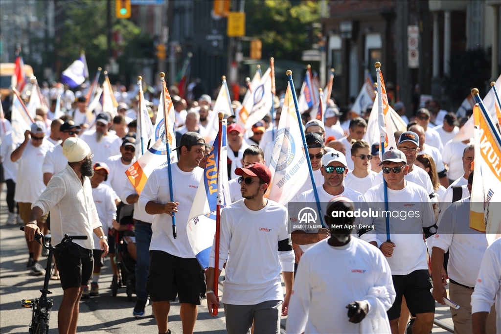 Toronto'da İşçi Bayramı Geçit Töreni düzenlendi