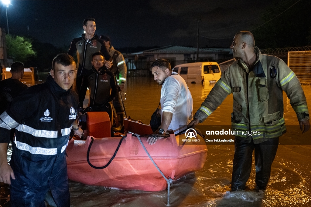 Türkiye: des inondations soudaines frappent la ville d'Istanbul