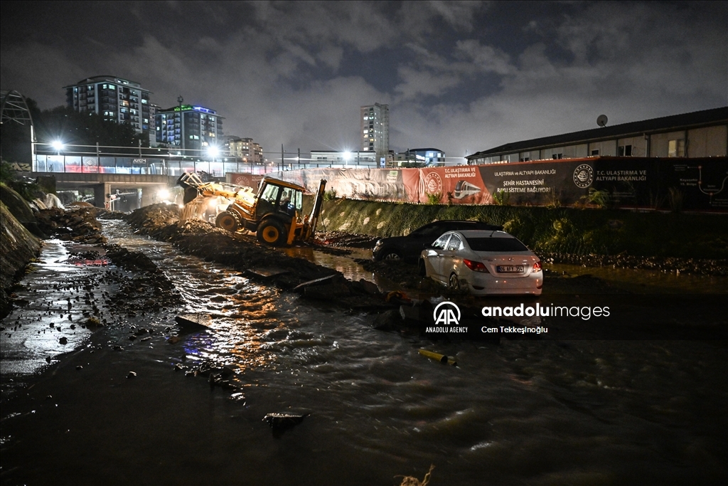 Türkiye: des inondations soudaines frappent la ville d'Istanbul