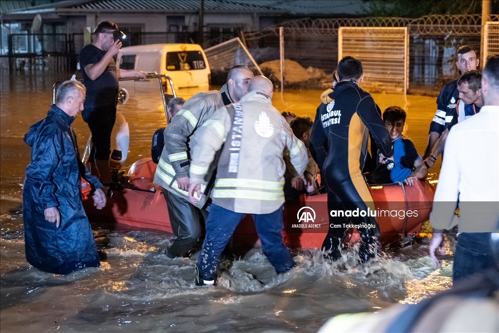 Türkiye: des inondations soudaines frappent la ville d'Istanbul