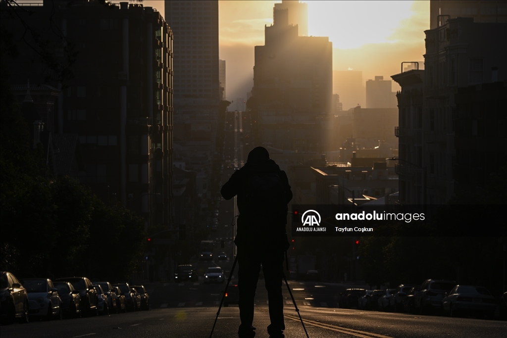 San Francisco'nun 'California Henge' kısmında gün doğumu Anadolu Ajansı
