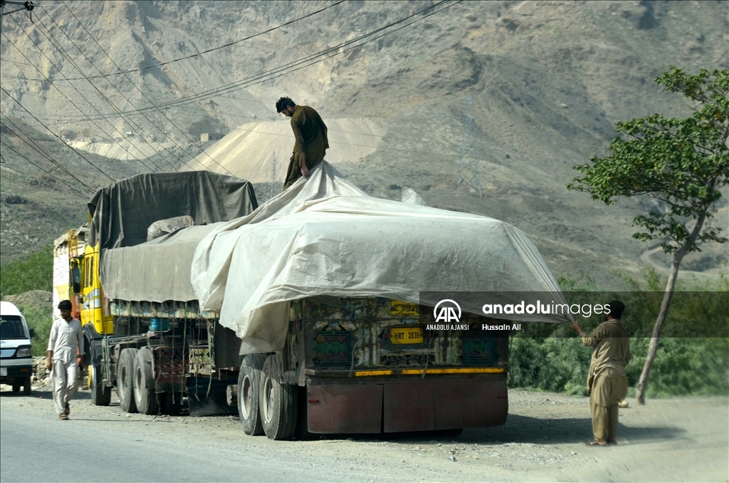 Pakistan-Afganistan arasındaki ana sınır kapısı çatışmaların ardından 2. gün de kapalı kaldı