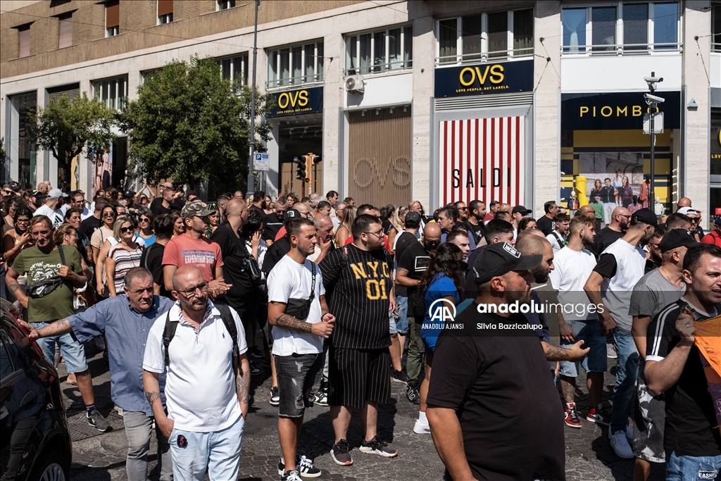 İtalyan hükümetinin işsizlik yardımını kaldırılması Napoli'de protesto edildi