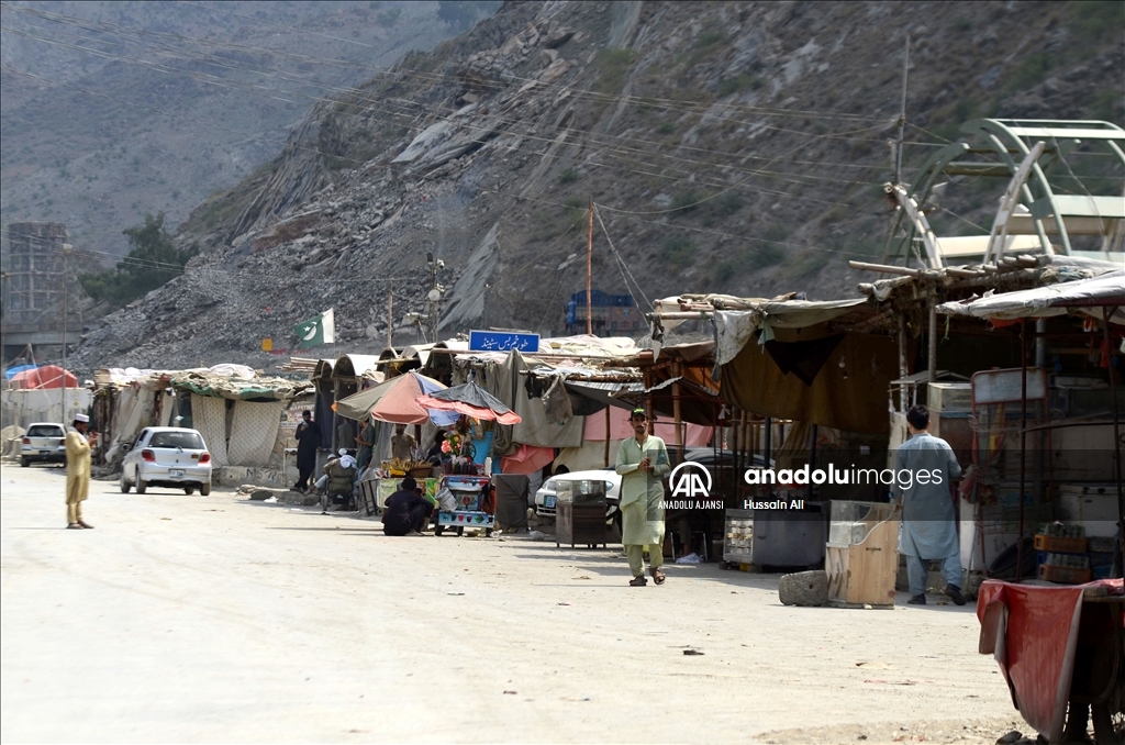 Pakistan-Afganistan arasındaki ana sınır kapısı çatışmaların ardından 2. gün de kapalı kaldı