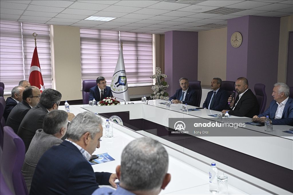 Cumhurbaşkanı Yardımcısı Yılmaz, Rize Belediyesi'ni ziyaret etti