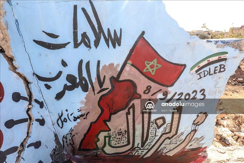 إدلب.. رسّام سوري يتضامن مع منكوبي زلزال المغرب بطريقته الخاصة