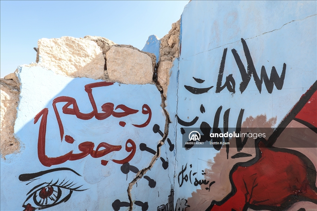 إدلب.. رسّام سوري يتضامن مع منكوبي زلزال المغرب بطريقته الخاصة
