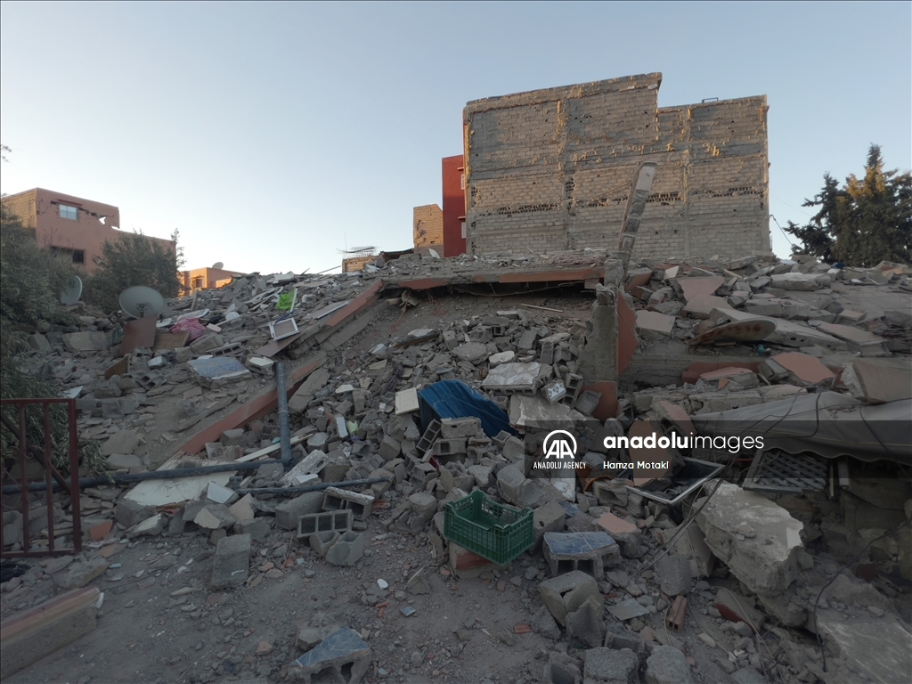 Maroc : le bilan du séisme s'alourdit à 2012 morts